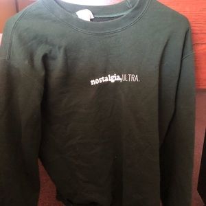 Gildan black crew neck